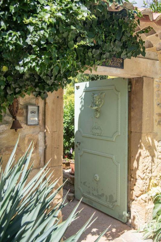 Maison - 668 m² - 27 pièces