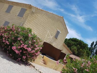 Maison - 180 m² - 8 pièces