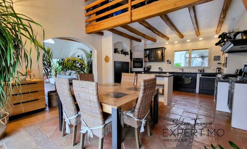 Maison - 212 m² - 6 pièces