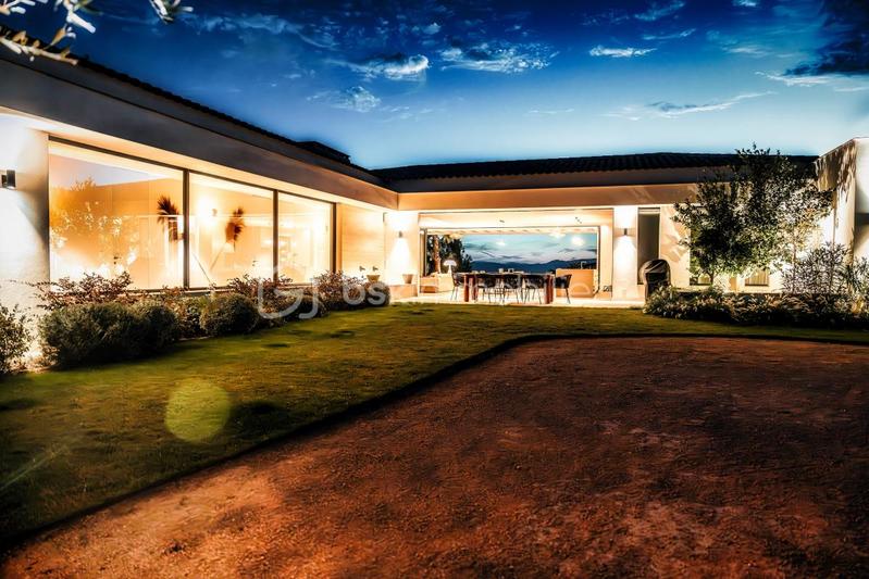 Villa - 395 m² - 9 pièces