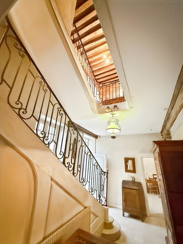 Propriété - 252 m² - 10 pièces