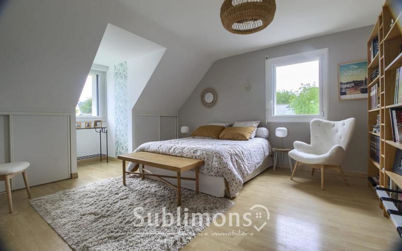 Maison - 235 m² - 8 pièces