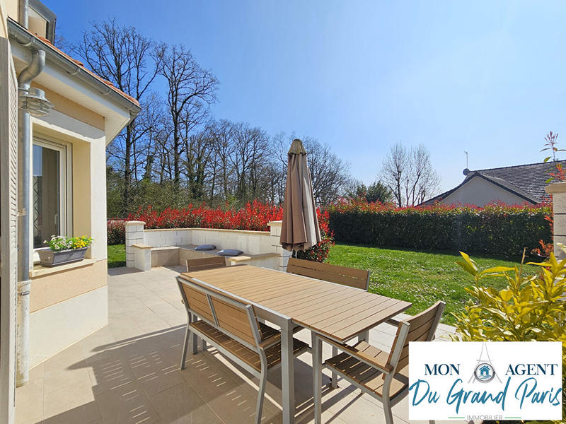 Maison - 220 m² - 8 pièces