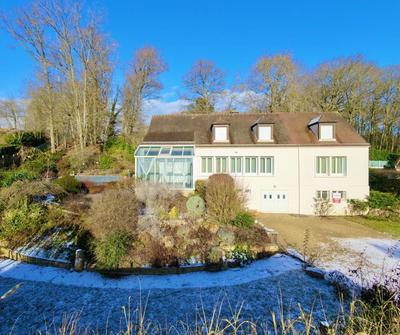 Maison - 219 m² - 8 pièces