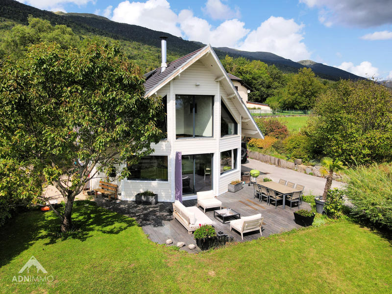 Maison - 230 m² - 5 pièces