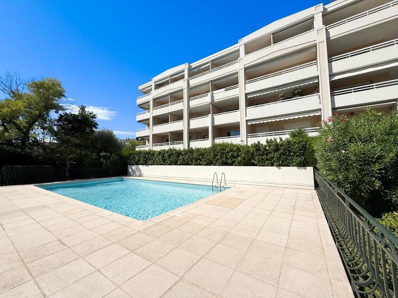 Appartement - 95 m² - 4 pièces