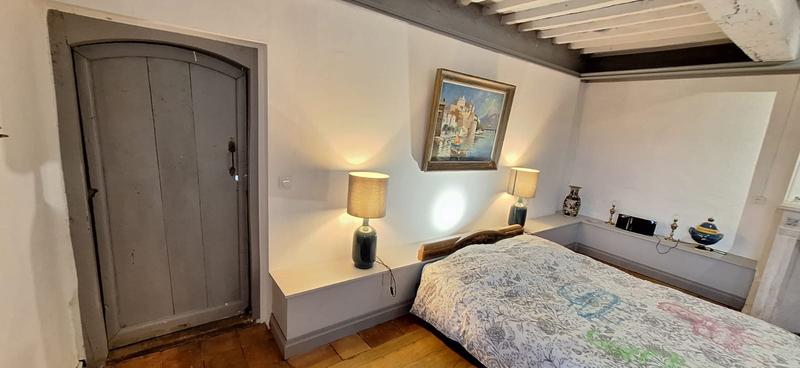 Maison - 347 m² - 1 pièce