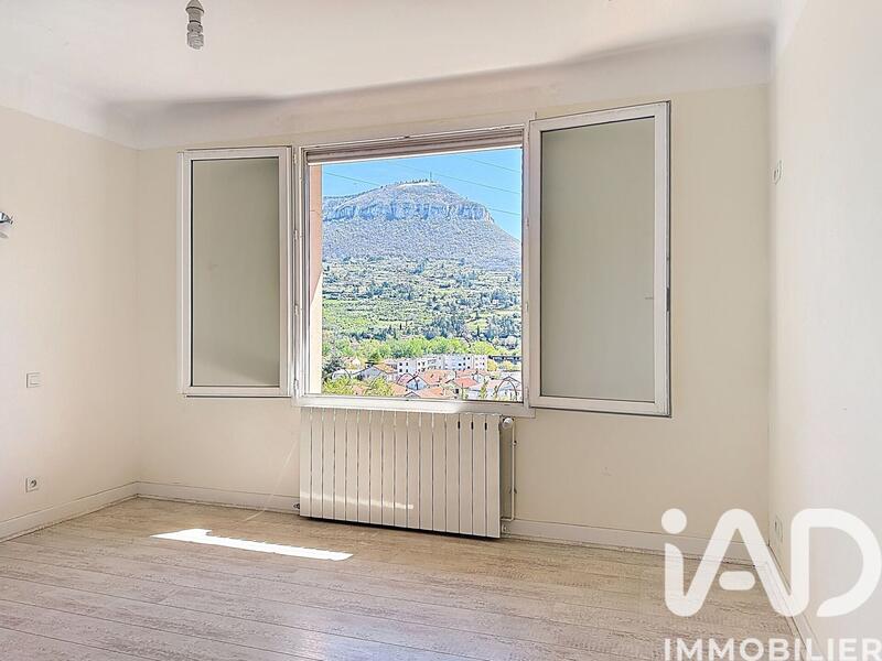 Maison - 175 m² - 9 pièces