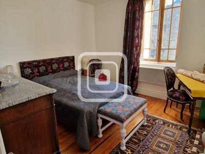 Maison - 340 m² - 5 pièces