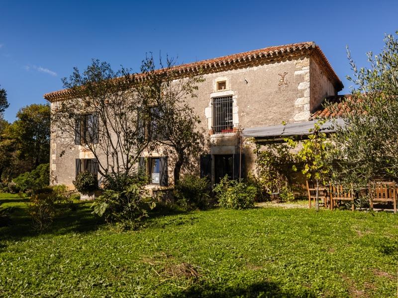 Haras - 400 m² - 7 pièces