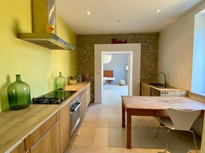 Maison - 240 m² - 8 pièces