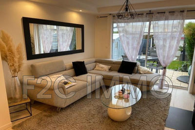 Maison - 95 m² - 4 pièces