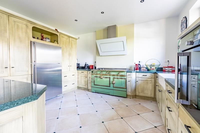 Maison - 270 m² - 8 pièces