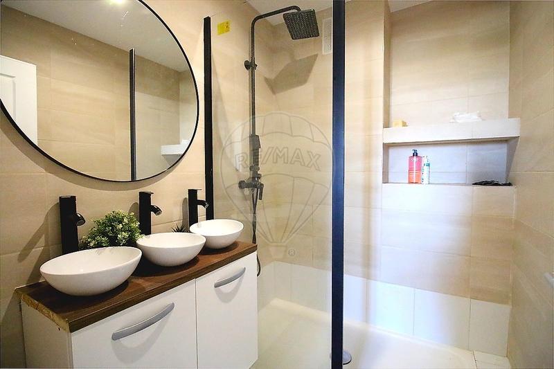 Appartement - 81 m² - 5 pièces