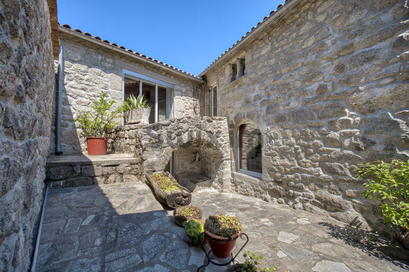 Mas - 505 m² - 15 pièces