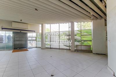 Local commercial - 148 m² - 3 pièces
