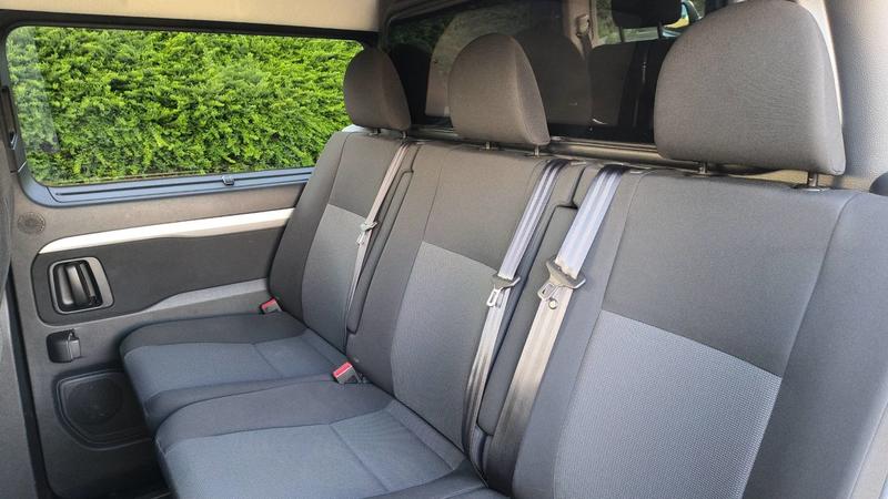 Peugeot Expert 2.0 HDi 180 Eat8 Asphalt Cabine Approfondie