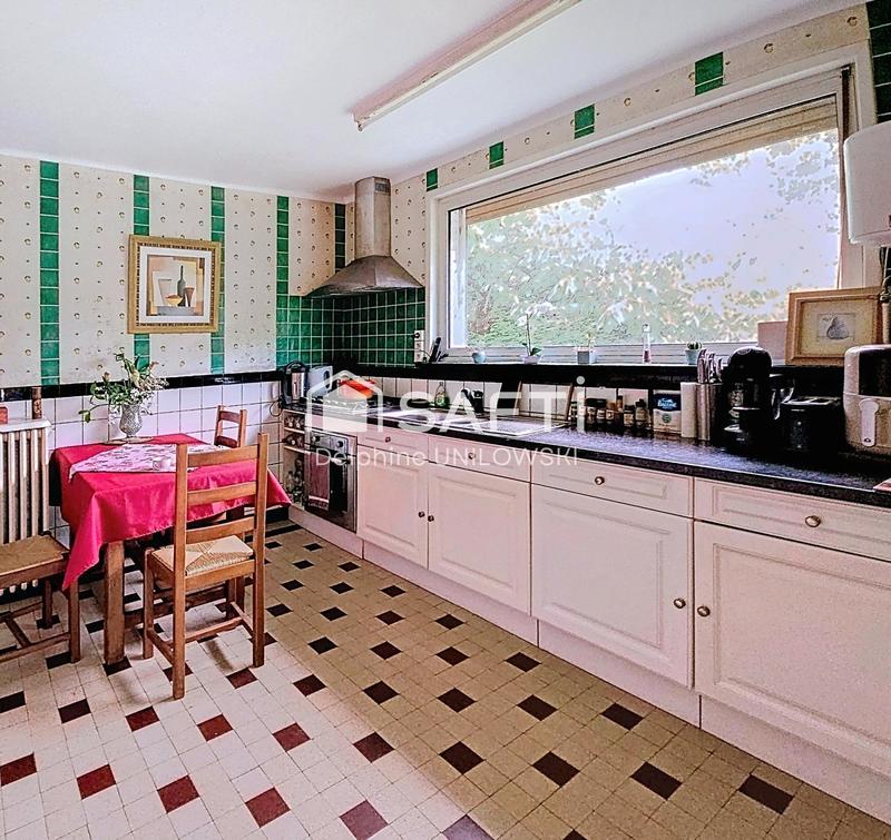 Maison - 227 m² - 12 pièces