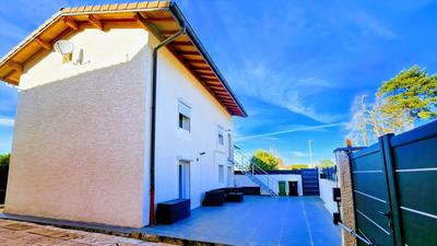 Maison - 200 m² - 8 pièces