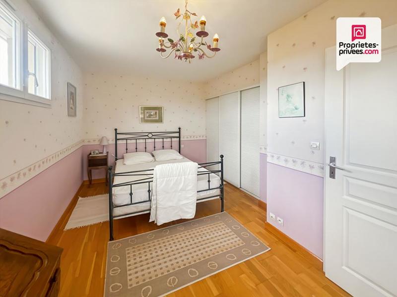 Maison - 221 m² - 8 pièces