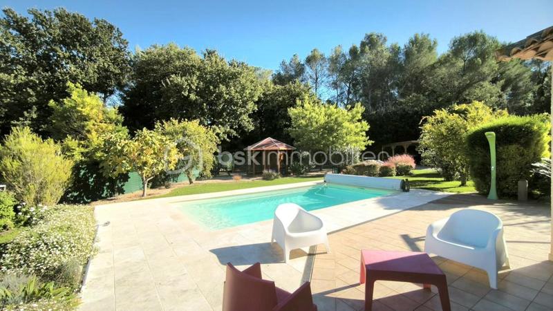 Maison - 253 m² - 10 pièces