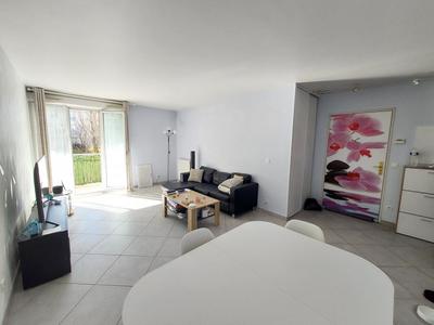 Appartement - 84 m² - 4 pièces