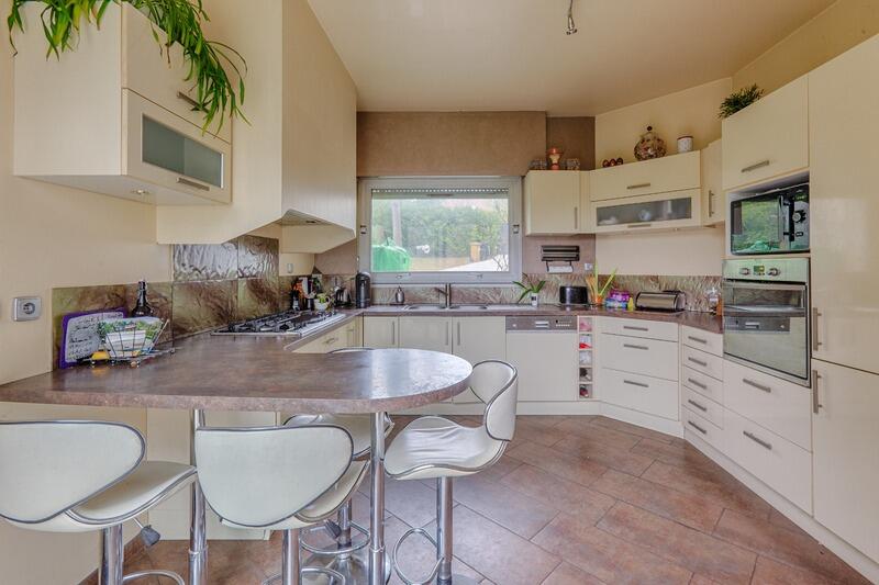 Villa - 272 m² - 9 pièces