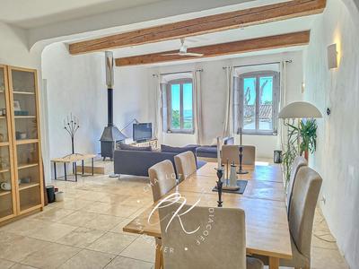 Maison - 205 m² - 7 pièces