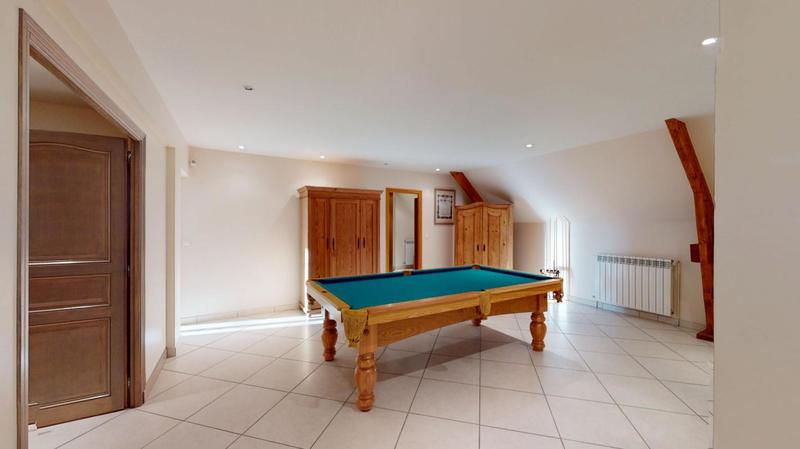 Maison - 300 m² - 8 pièces