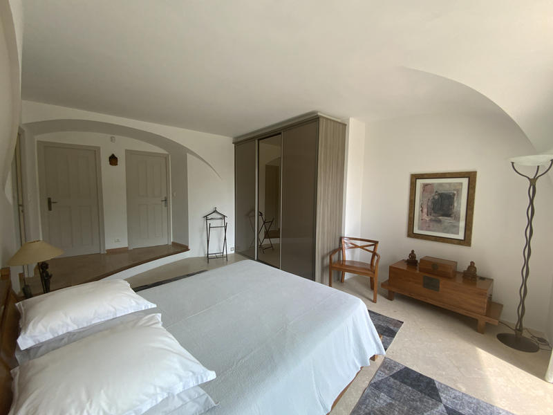 Maison - 273 m² - 6 pièces