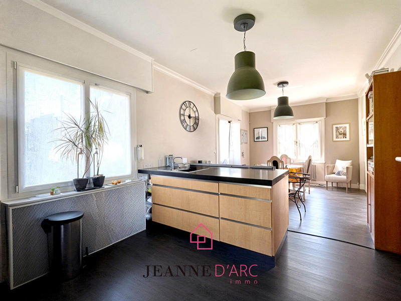 Maison - 219 m² - 7 pièces