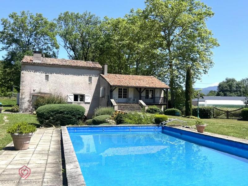 Propriété - 227 m² - 7 pièces