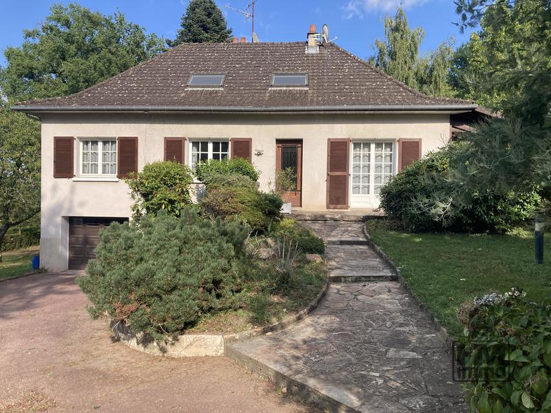 Maison - 147 m² - 8 pièces