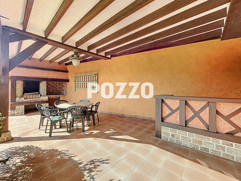 Maison - 218 m² - 8 pièces