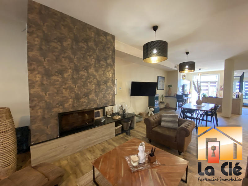 Maison - 250 m² - 6 pièces