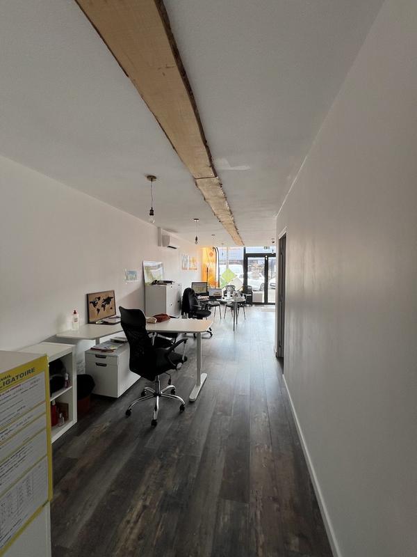 Local commercial - 240 m² - 5 pièces