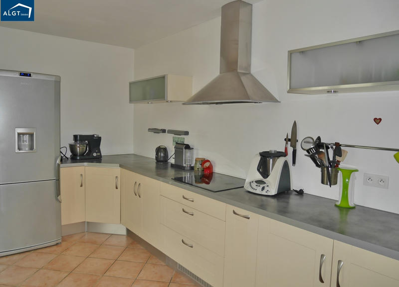 Villa - 192 m² - 8 pièces