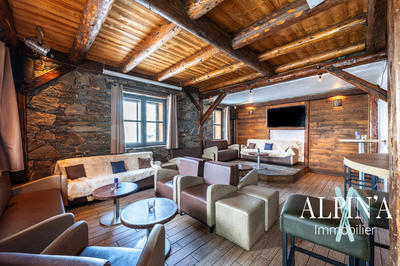 Châlet - 379 m² - 10 pièces