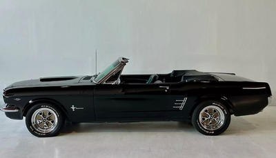 Ford Mustang V8 Triple Black Cab