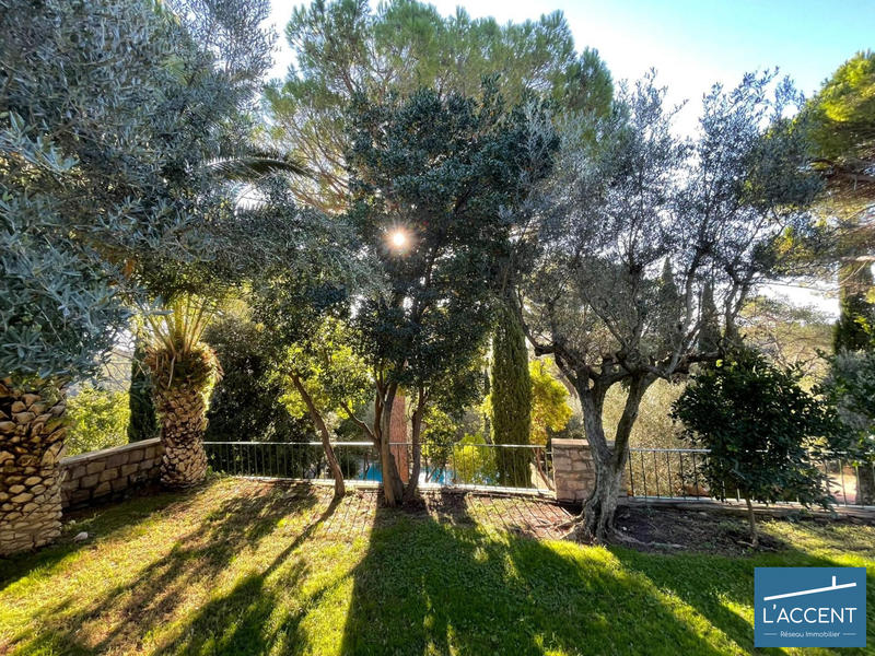 Maison - 375 m² - 15 pièces