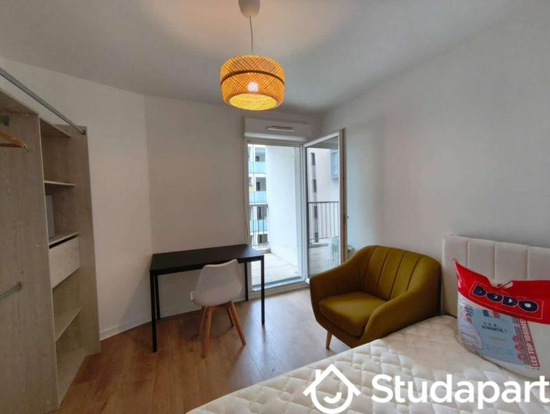 Chambre - 11 m² - 1 pièce