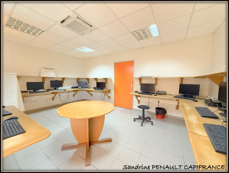 Bureau - 457 m² - 18 pièces