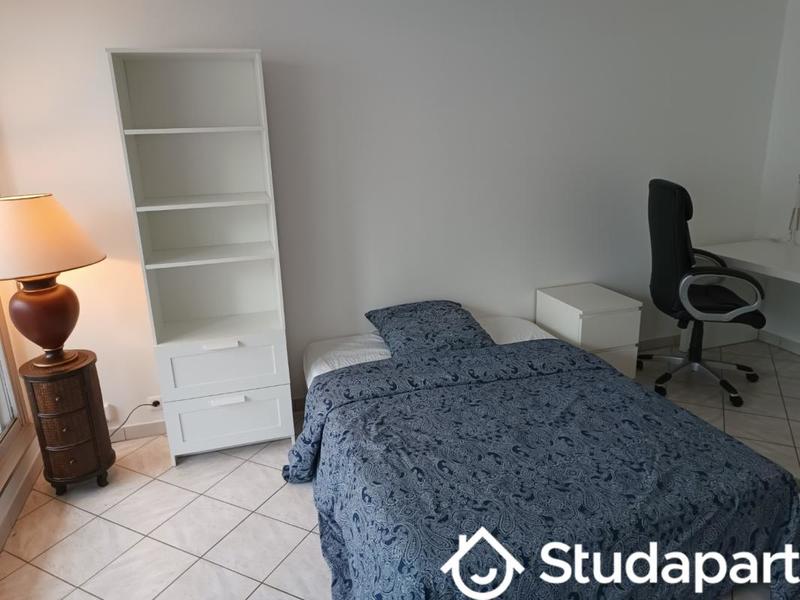 Chambre - 10 m² - 1 pièce