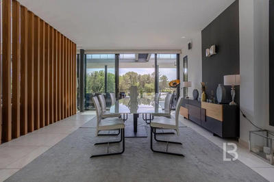 Maison - 480 m² - 8 pièces