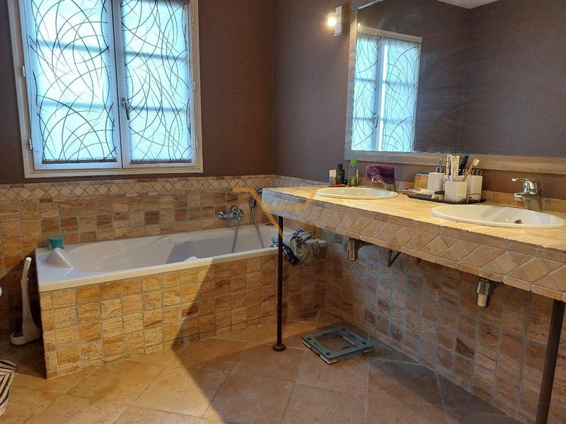 Villa - 237 m² - 7 pièces