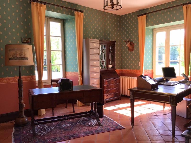 Propriété - 454 m² - 11 pièces