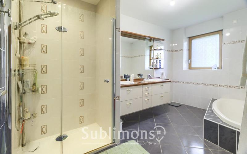 Maison traditionnelle - 203 m² - 9 pièces