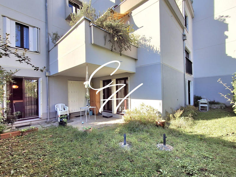 Appartement - 96 m² - 5 pièces