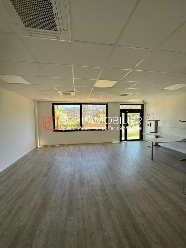 Bureau - 642 m²