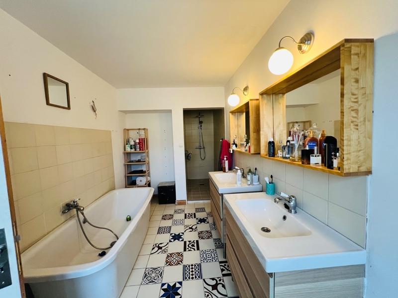 Maison - 259 m² - 5 pièces